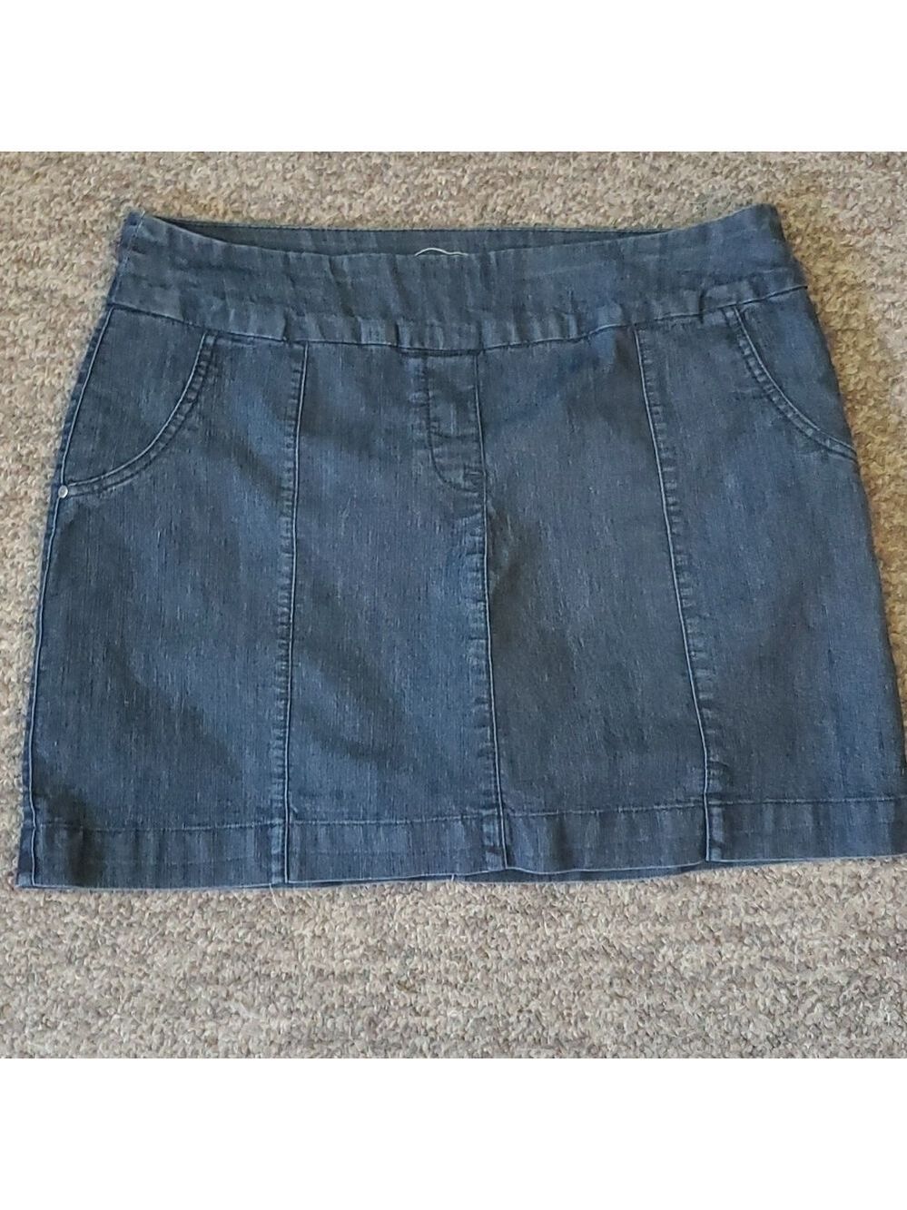 Ladies denim skirt $5 if buying 2 or more items